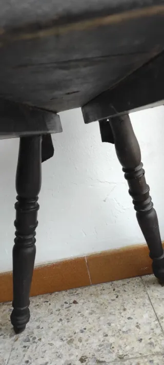 Juego de 2 sillas antiguas de madera