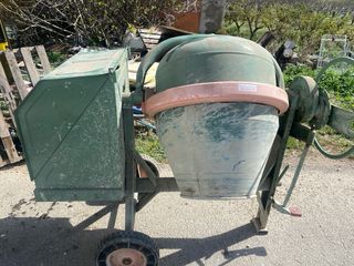 Hormigonera con motor