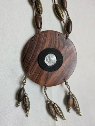 Collar madera y metal