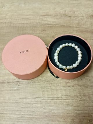Pulsera TOUS perlas blancas y oso dorado