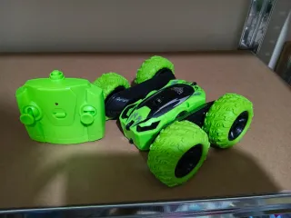 Coche teledirigido verde con mando