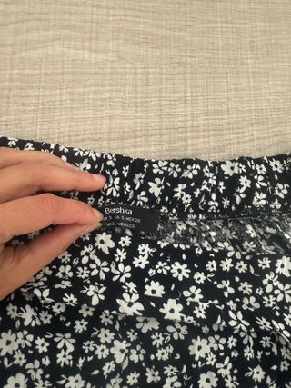 Falda larga estampada flores, cremallera rota