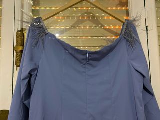 Vestido largo fiesta azul plumas