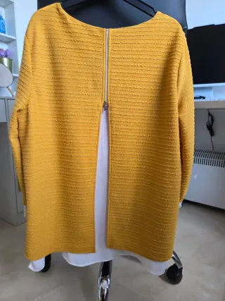 Camisa C&A amarilla y blanca