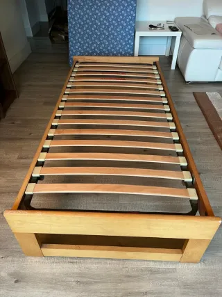 Estructura llit de fusta amb somier