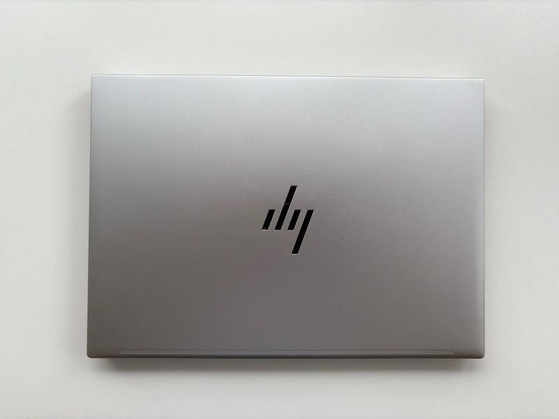 HP EliteBook 830 G10 en perfecto estado afbeelding 2