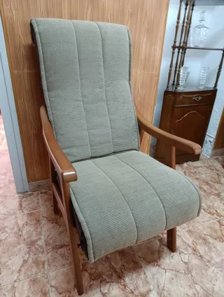 URGE VENDER!Dos Sillones reclinable tela y madera