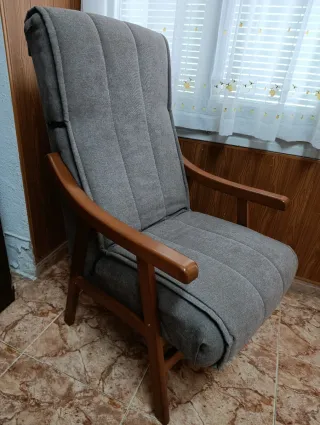 URGE VENDER!Dos Sillones reclinable tela y madera