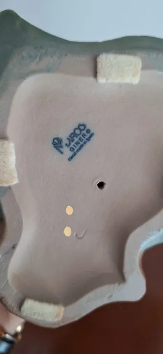 Figura de porcelana niña dorada. Marco Giner