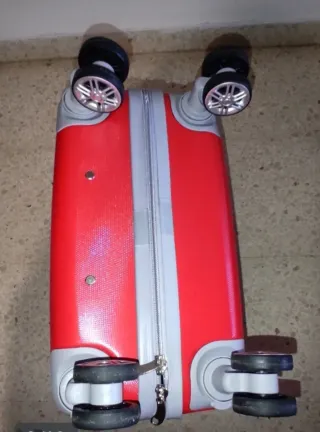 Maleta de cabina roja