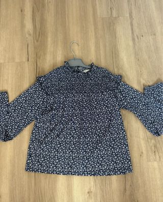 Blusa Mango azul floral