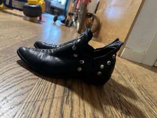 MICUIR Botines Negros con Tachuelas