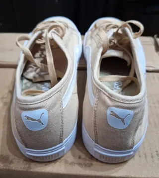 Zapatillas Puma Beige y Blancas