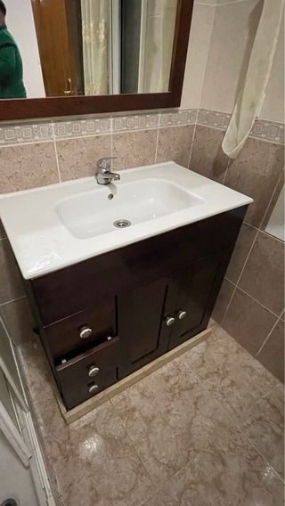 Mueble de baño con espejo