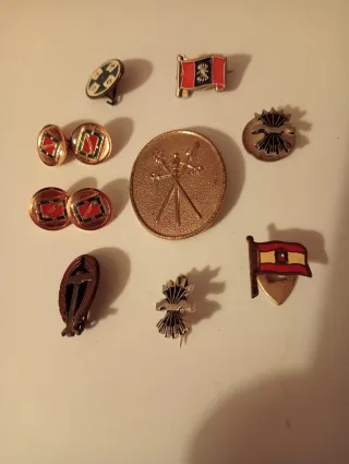 Lote de 9 insignias y gemelos