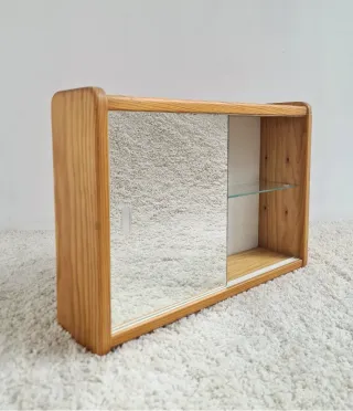 Armario flotante con espejo. Vintage, 70s.