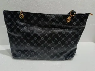 Borsa nera con ciondolo cervo dorato