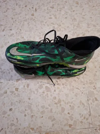 Nike Phantom Verde Talla 39.5 (precio negociable)