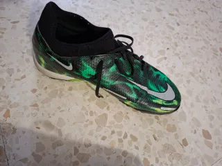 Nike Phantom Verde Talla 39.5 (precio negociable)