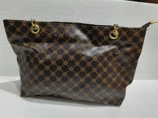 Borsa marrone con dettagli oro
