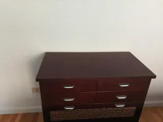 Cómoda de madera oscura 2 mesas y cabecero