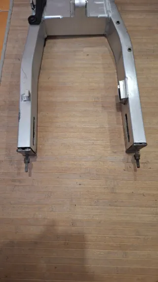 Basculante Honda Hornet