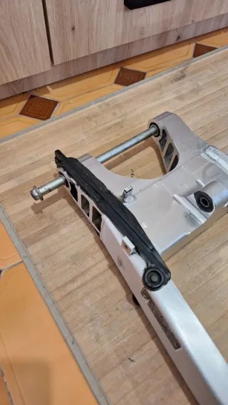 Basculante Honda Hornet