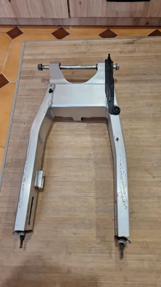 Basculante Honda Hornet