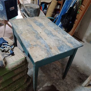 Mesa antigua de madera maciza