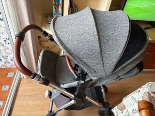 Carrito Jane gris con manillar marrón.