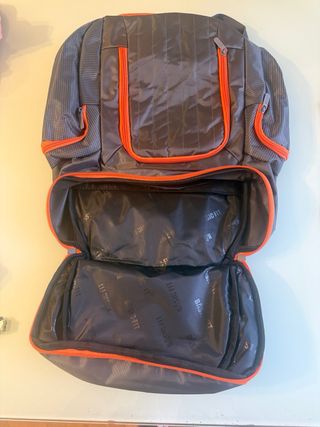 Mochila BASIC FIT Negra y Naranja sin estrenar