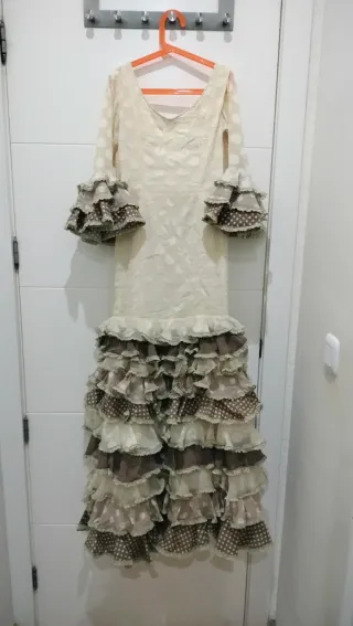 Traje de flamenca volantes lunares