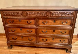 Dormitorio con armario, mesillas y cabecero