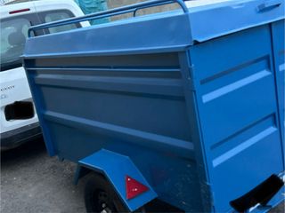 Remolque azul para coche