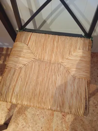 2 Sillas de metal y mimbre