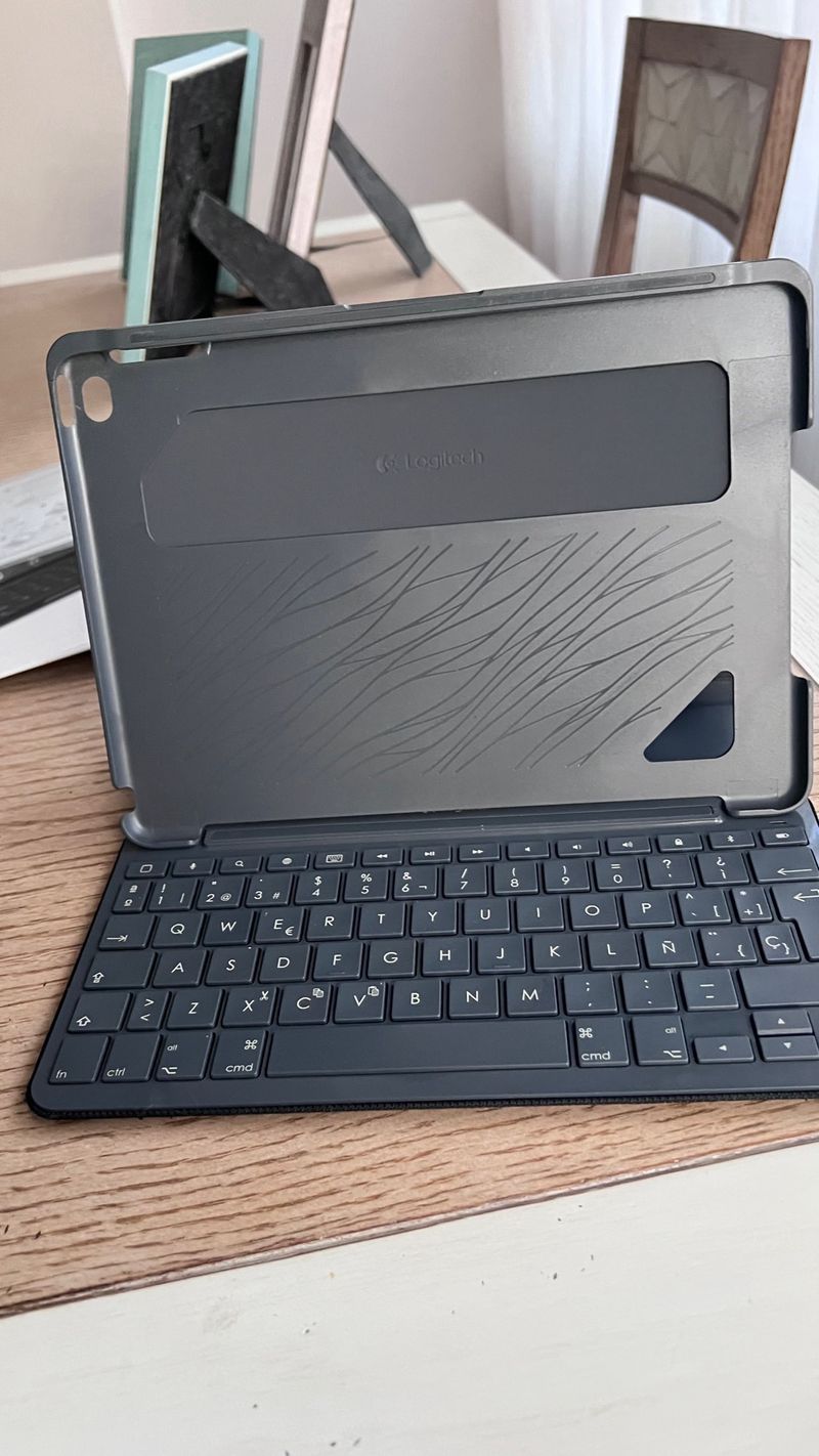 Funda con teclado Logitech iPad Air 2