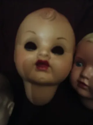 Set di tre vecchie teste di bambole