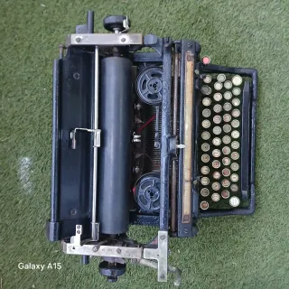 Máquina de escribir Underwood antigua