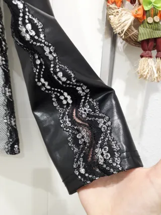 Camiseta/Jersey fino con cuero y encajes