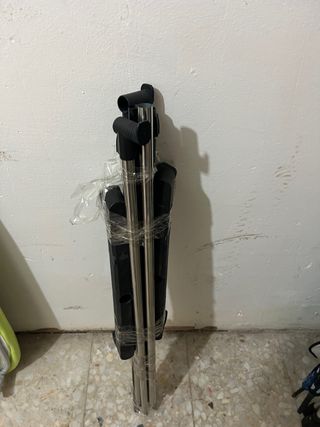 Perchero Metálico Plegable con Ruedas