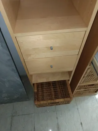 Mueble salón madera y mimbre