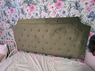 Cabecero de terciopelo verde