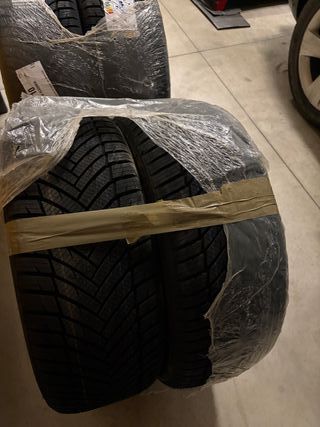 4 Gomme 225/45 R18 95 W XL 4 Stagioni