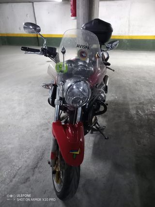 Moto Guzzi Breva 850 STR Roja