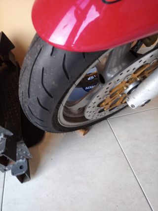 Moto Guzzi Breva 850 STR Roja