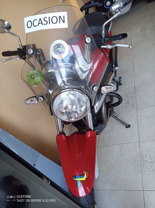 Moto Guzzi Breva 850 STR Roja