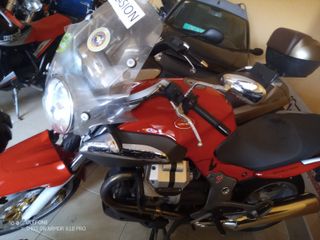 Moto Guzzi Breva 850 STR Roja