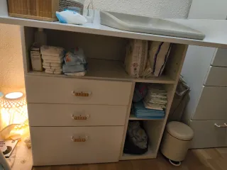 Cambiador de bebé con cajones