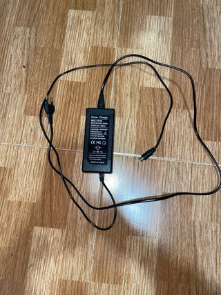 Cargador Patinete Eléctrico Negro