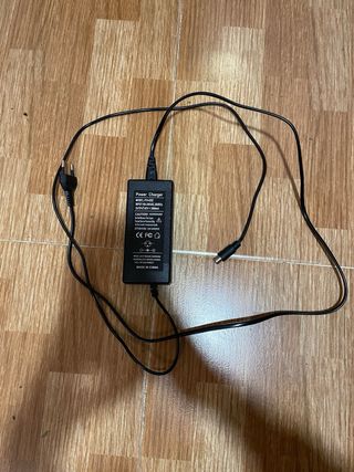 Cargador Patinete Eléctrico Negro